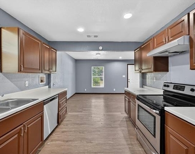 601 Royal Street - Photo Thumbnail 4