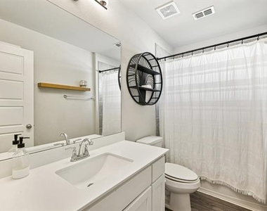 312 Scenic Point Drive - Photo Thumbnail 14
