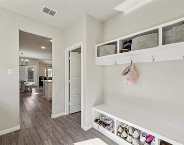 312 Scenic Point Drive - Photo Thumbnail 18