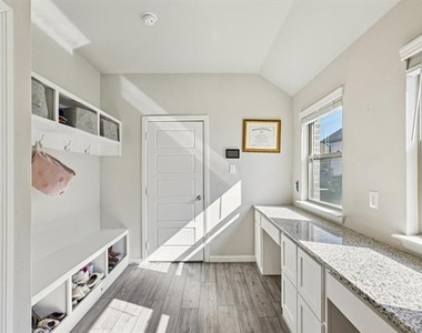 312 Scenic Point Drive - Photo Thumbnail 17