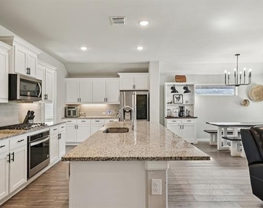 312 Scenic Point Drive - Photo Thumbnail 11