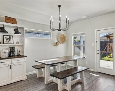 312 Scenic Point Drive - Photo Thumbnail 7