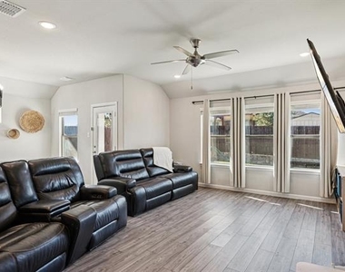 312 Scenic Point Drive - Photo Thumbnail 34