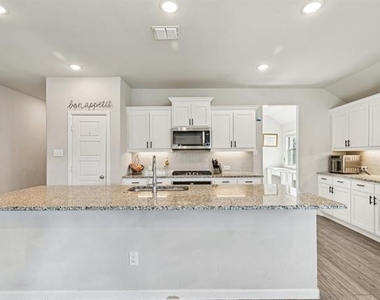 312 Scenic Point Drive - Photo Thumbnail 9