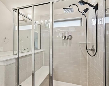 312 Scenic Point Drive - Photo Thumbnail 25