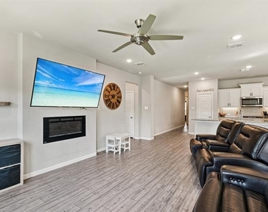 312 Scenic Point Drive - Photo Thumbnail 6