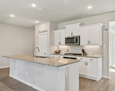 312 Scenic Point Drive - Photo Thumbnail 8