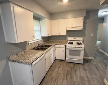 100 E Brown Street - Photo Thumbnail 6