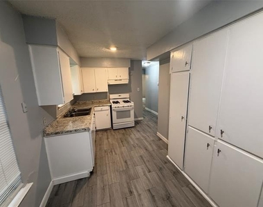 100 E Brown Street - Photo Thumbnail 5