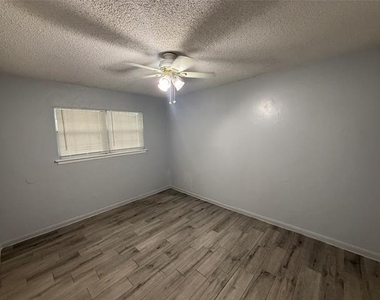 100 E Brown Street - Photo Thumbnail 20