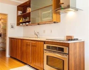 3033 San Jacinto Street - Photo Thumbnail 4