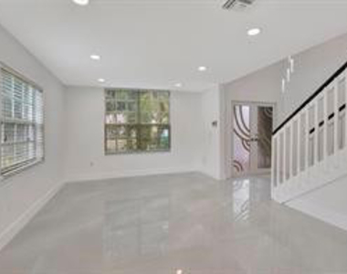 2410 Nw 137th Terrace - Photo Thumbnail 4