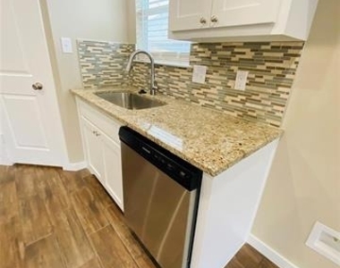 307 N Colbert Avenue - Photo Thumbnail 3