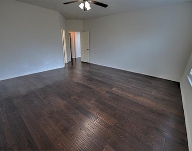 4005 Penny Royal Drive - Photo Thumbnail 2