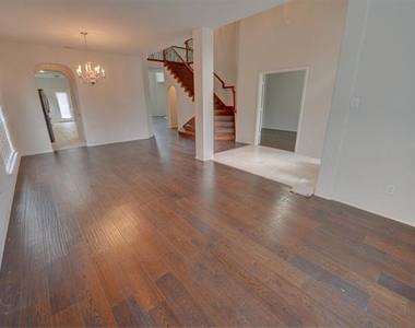 4005 Penny Royal Drive - Photo Thumbnail 9