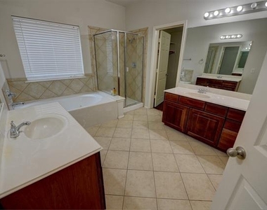 4005 Penny Royal Drive - Photo Thumbnail 13
