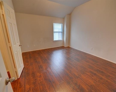 4005 Penny Royal Drive - Photo Thumbnail 5