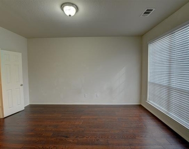 4005 Penny Royal Drive - Photo Thumbnail 8