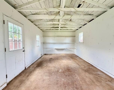 525 W Lloyd Street - Photo Thumbnail 20