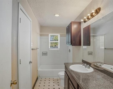 150 S Main Street - Photo Thumbnail 9