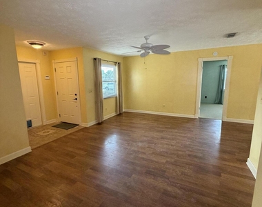 542 Nw La Brea Avenue - Photo Thumbnail 1