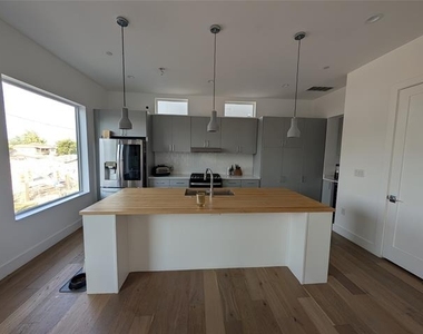 236 Melba Street - Photo Thumbnail 6