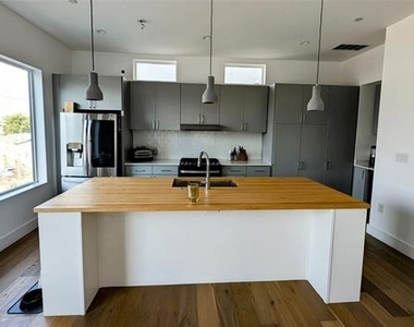236 Melba Street - Photo Thumbnail 5