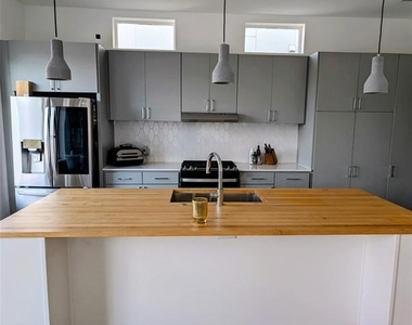 236 Melba Street - Photo Thumbnail 4