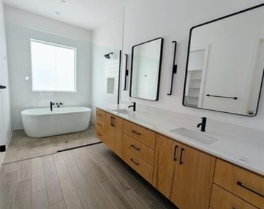 236 Melba Street - Photo Thumbnail 24