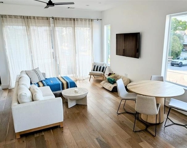 236 Melba Street - Photo Thumbnail 2