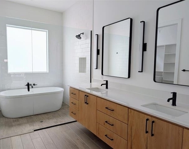 236 Melba Street - Photo Thumbnail 22