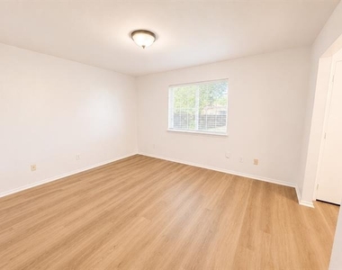515 Haymarket Drive - Photo Thumbnail 4