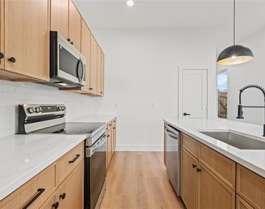 3523 S Harwood Street - Photo Thumbnail 8