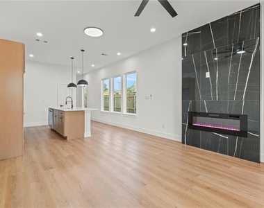 3523 S Harwood Street - Photo Thumbnail 3