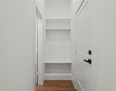 3523 S Harwood Street - Photo Thumbnail 12