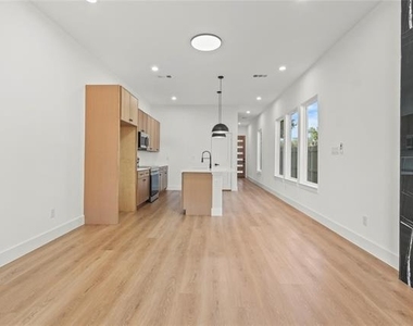 3523 S Harwood Street - Photo Thumbnail 10