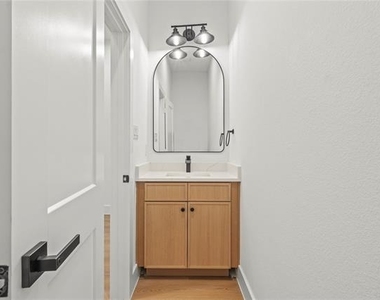 3523 S Harwood Street - Photo Thumbnail 11