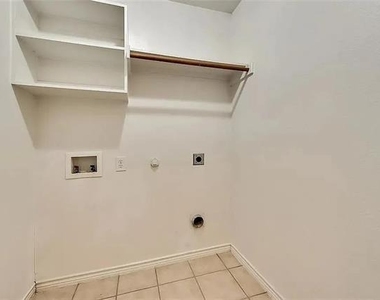 8300 Lonesome Spur Trail - Photo Thumbnail 7