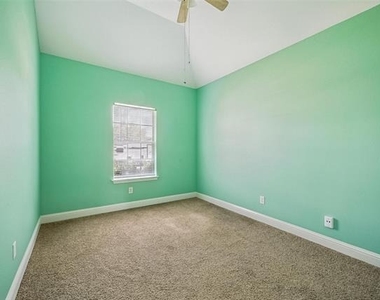225 Glenview Drive - Photo Thumbnail 10