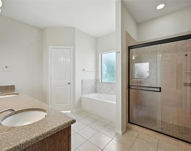 225 Glenview Drive - Photo Thumbnail 6