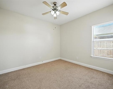 225 Glenview Drive - Photo Thumbnail 7