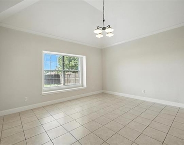 225 Glenview Drive - Photo Thumbnail 3