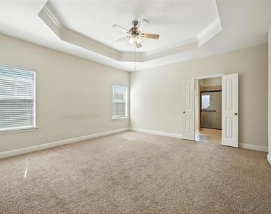 225 Glenview Drive - Photo Thumbnail 5