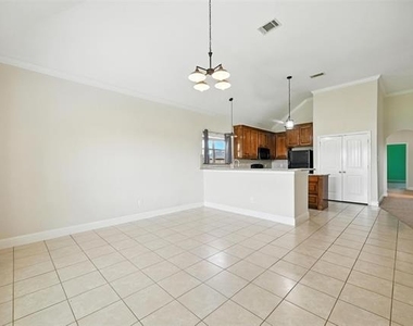 225 Glenview Drive - Photo Thumbnail 2