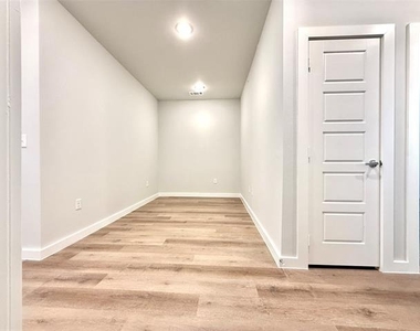 2306 Moonflower Road - Photo Thumbnail 27
