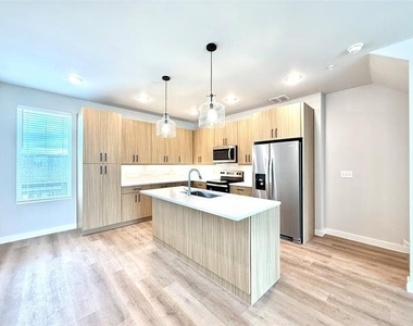 540 Foxglove Road - Photo Thumbnail 11