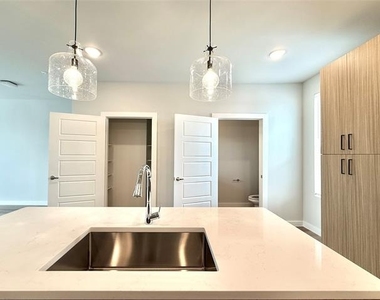540 Foxglove Road - Photo Thumbnail 29