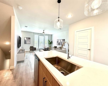 540 Foxglove Road - Photo Thumbnail 10