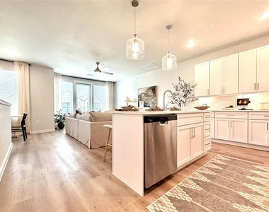 2217 Reserve Way - Photo Thumbnail 11
