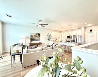 2217 Reserve Way - Photo Thumbnail 13